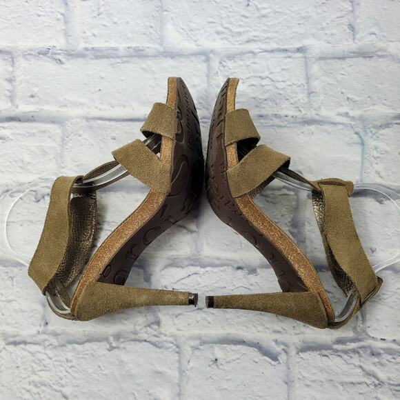 Pedro Garcia Olive Green Suede T-Strap Heeled Sandals - Picture 4 of 16